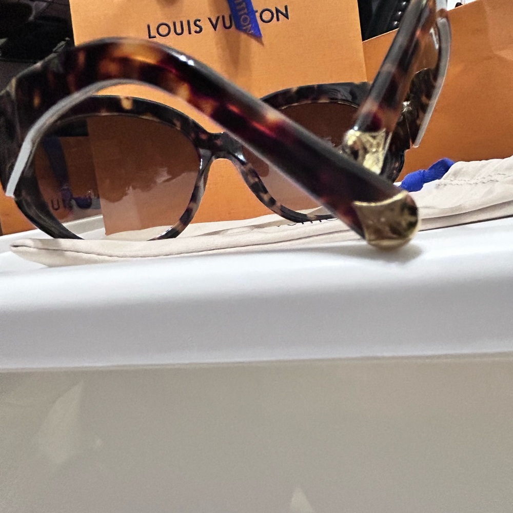 Louis Vuitton Black and Gold Sunglasses - Picture 9 of 11